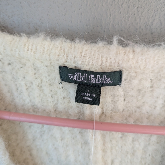 Wild Fable Cozy Cream Women's Sweater With Gold Colored Accent In Front L - Picture 4 of 7